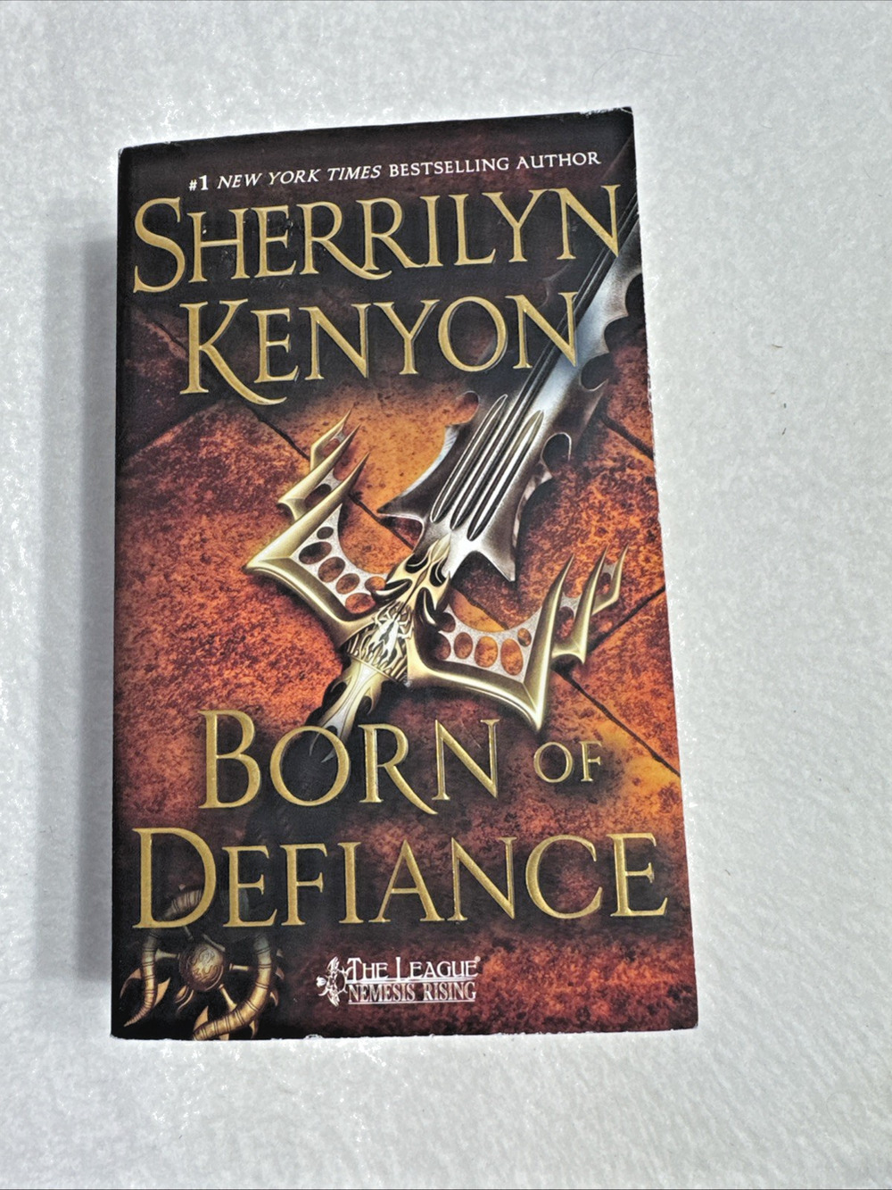 Born of Defiance : The League Nemesis Rising by Sherrilyn Kenyon Para Romance